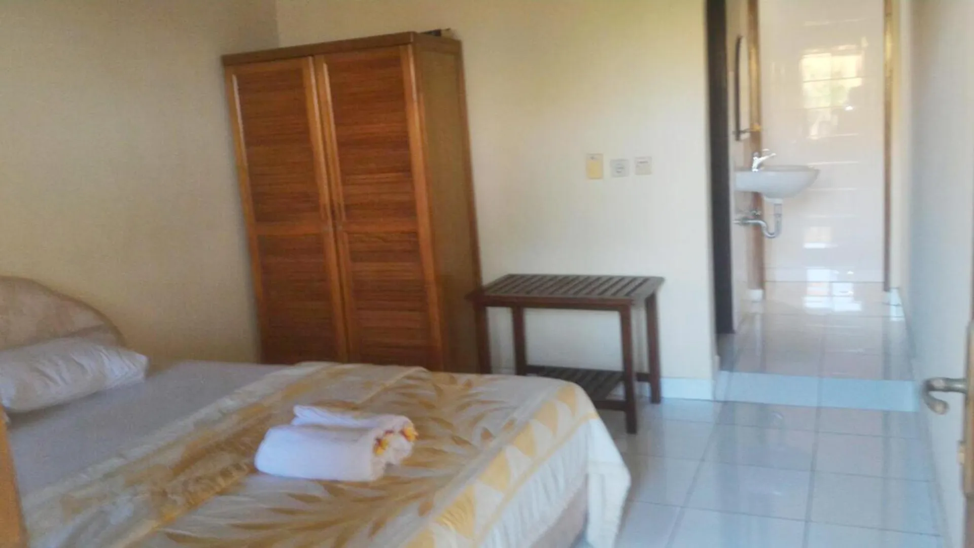 ** Guest house Adus Beach Inn Legian  Indonesia