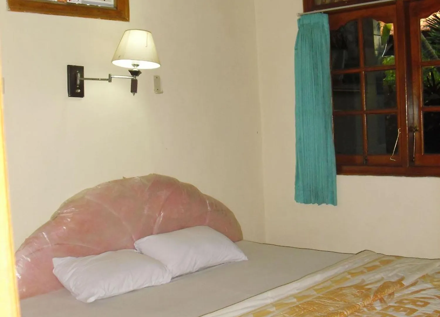 Guest house Adus Beach Inn Legian