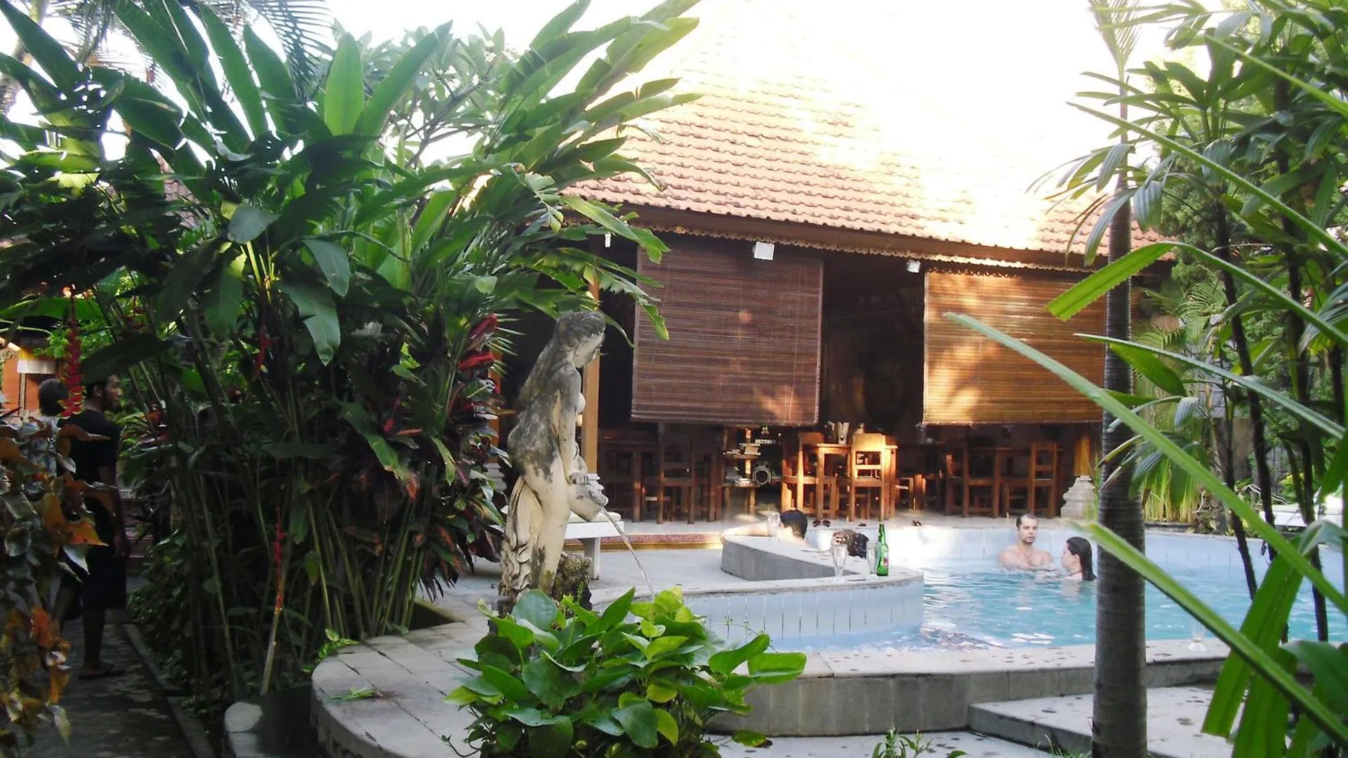 Adus Beach Inn Legian  2*, Legian (Bali) Indonesia