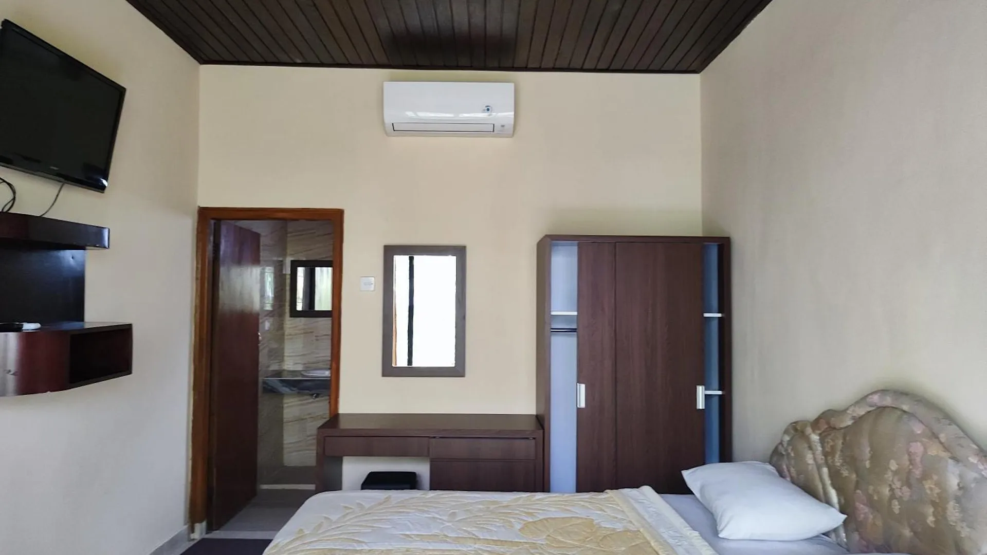 ** Guest house Adus Beach Inn Legian  Indonesia