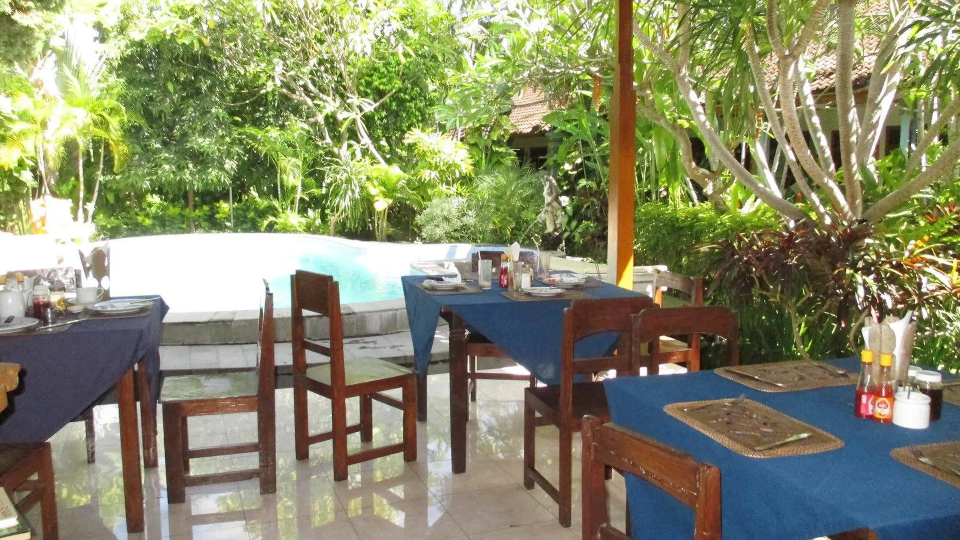 Guest house Adus Beach Inn Legian