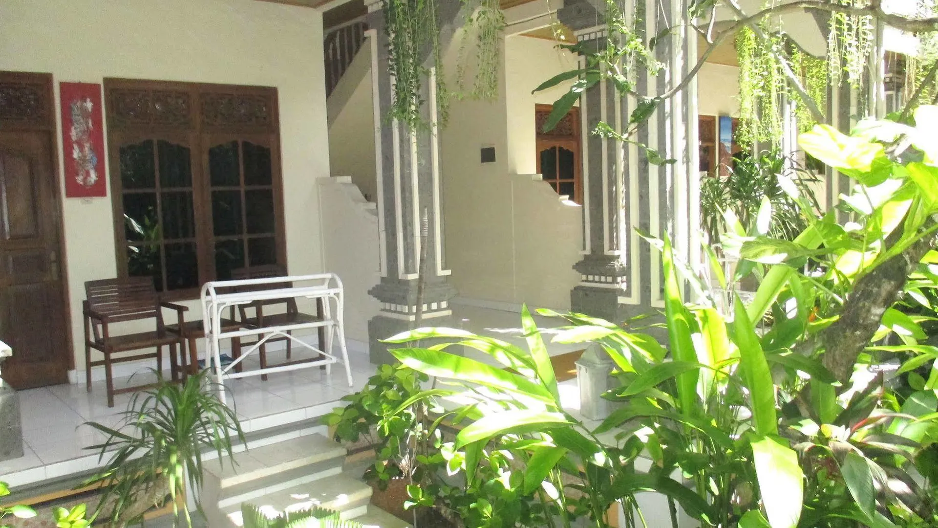 Guest house Adus Beach Inn Legian